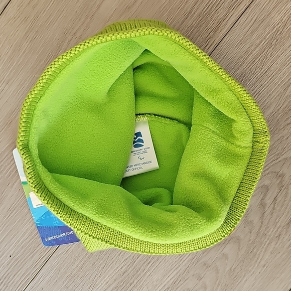 NWT 2010 Canada Olympics Kootenay Knitting Sumi Mascot Beanie, Youth Size - Picture 6 of 10